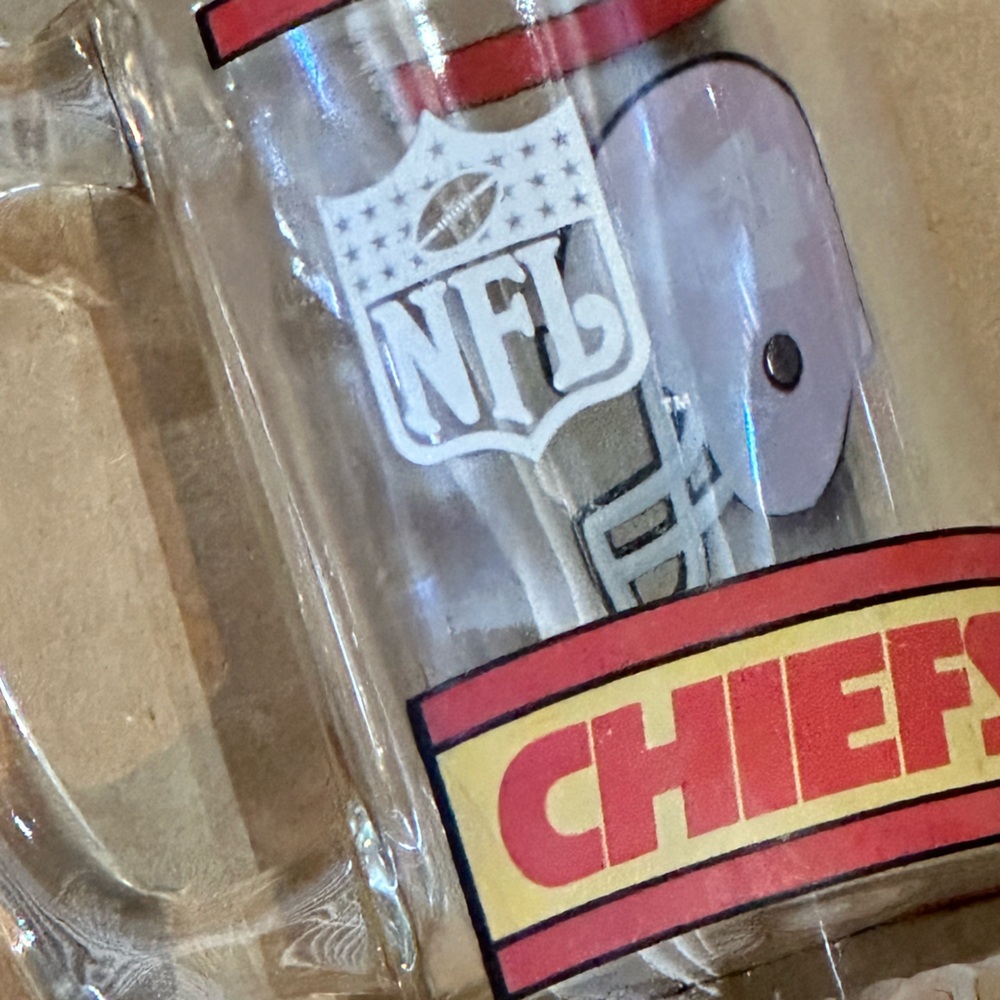 KC Chiefs Glass Mug - Picture 2 of 4